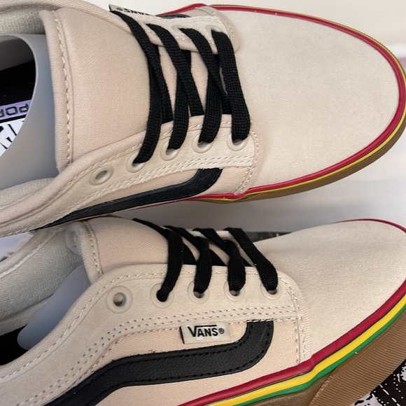 Vans WMNS Chukka Low Sid
Rasta Turtledove
VN0A5KQZDJR
Sneakers - Picture 14 of 16